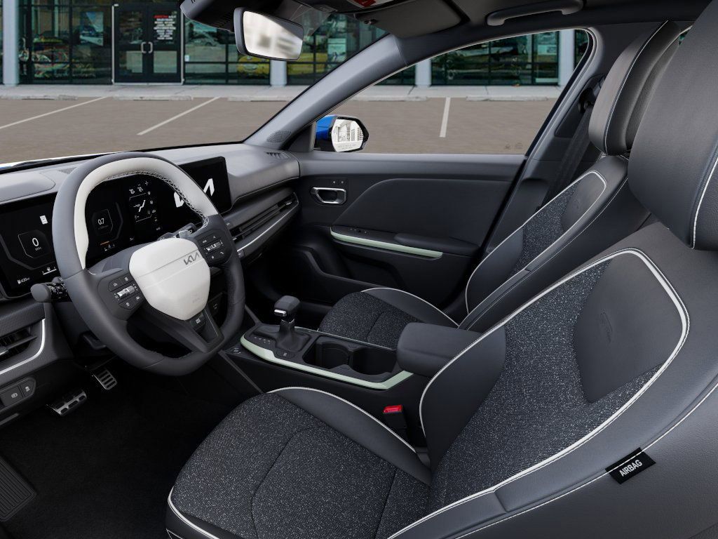 2025 Kia K4 GT-Line photo 16