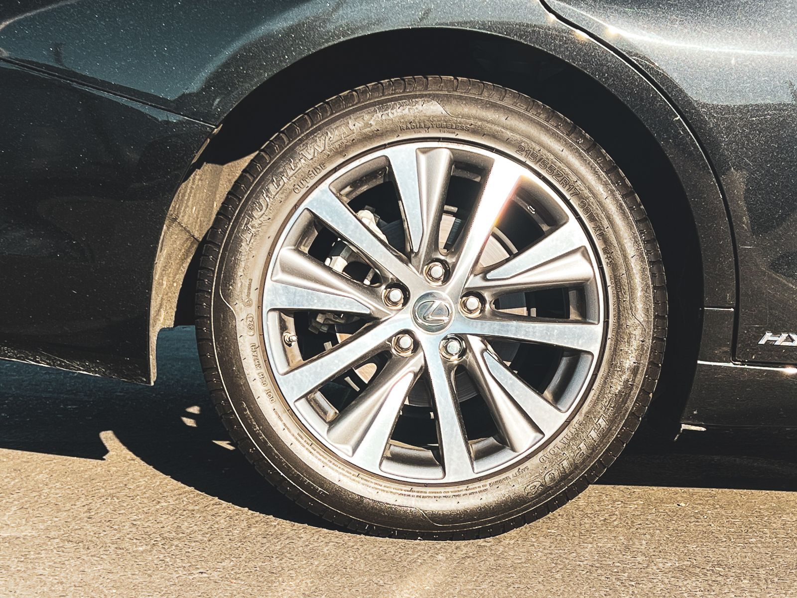 2021 Lexus ES 300h photo 3