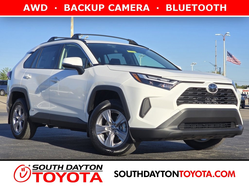 2025 Toyota RAV4 LE's photo
