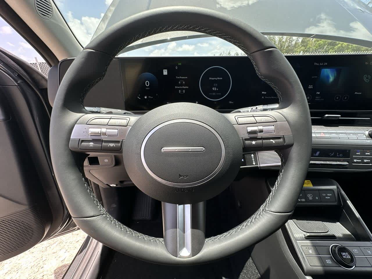2025 Hyundai Kona SEL photo 15