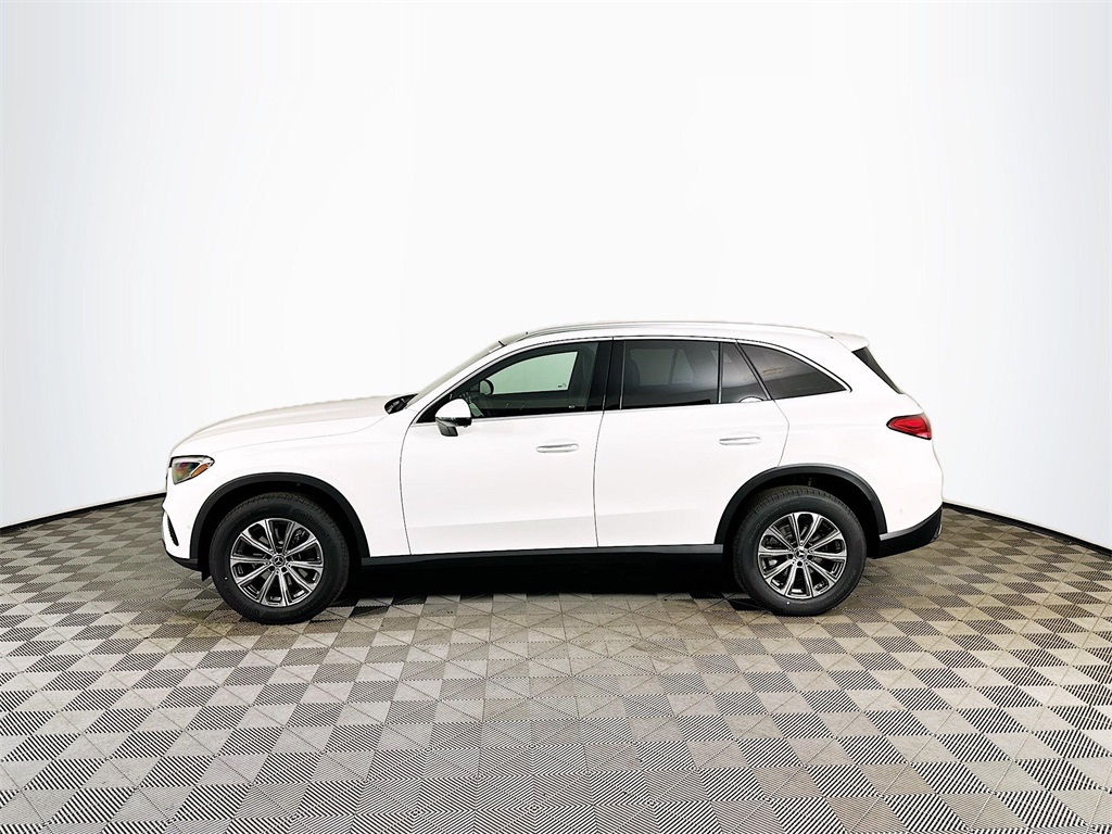 2026 Mercedes Benz GLC 300 4MATIC photo 3