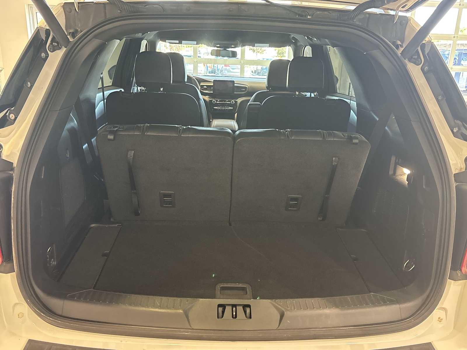 2022 Ford Explorer ST-Line photo 24