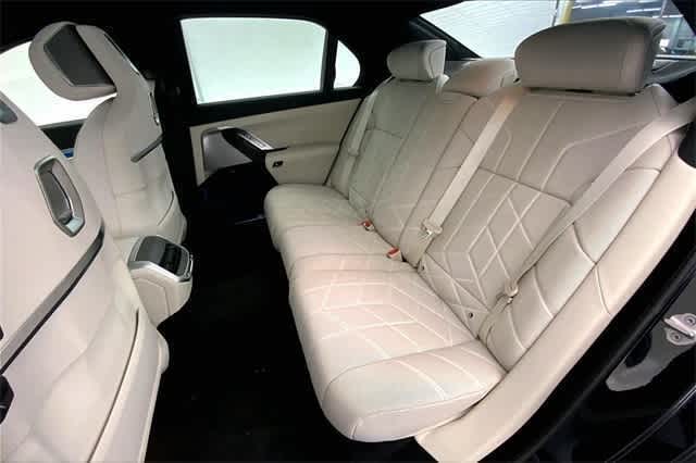 2024 Bmw i7 xDrive60 photo 11