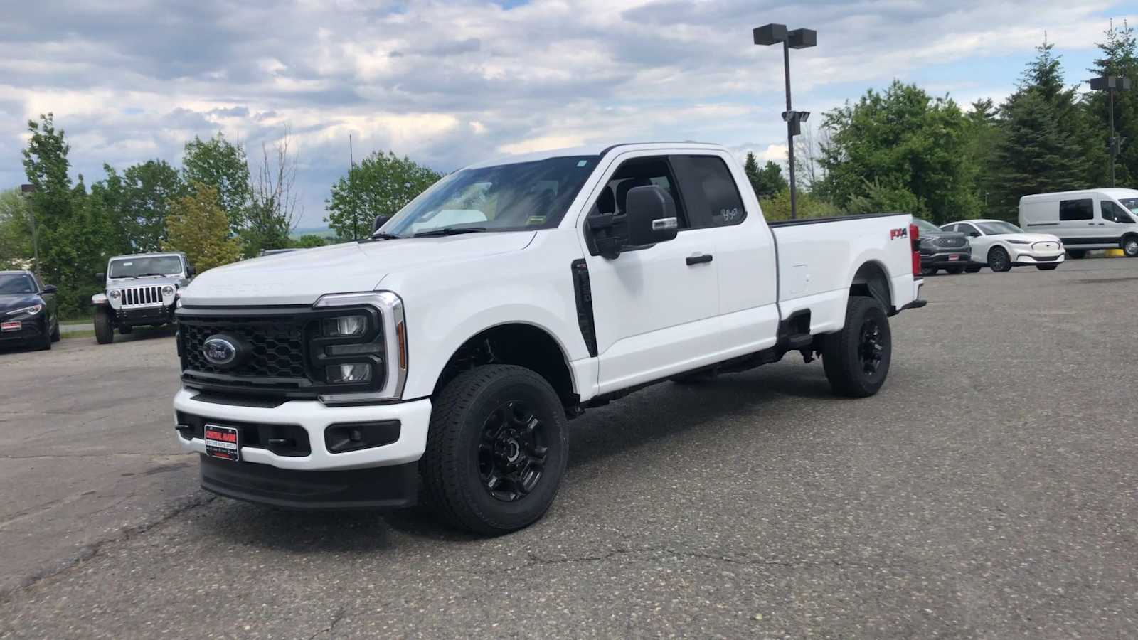 2025 Ford F-350 XL photo 4