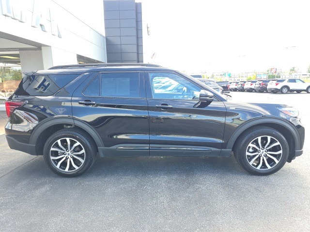 2025 Ford Explorer ST-Line photo 4