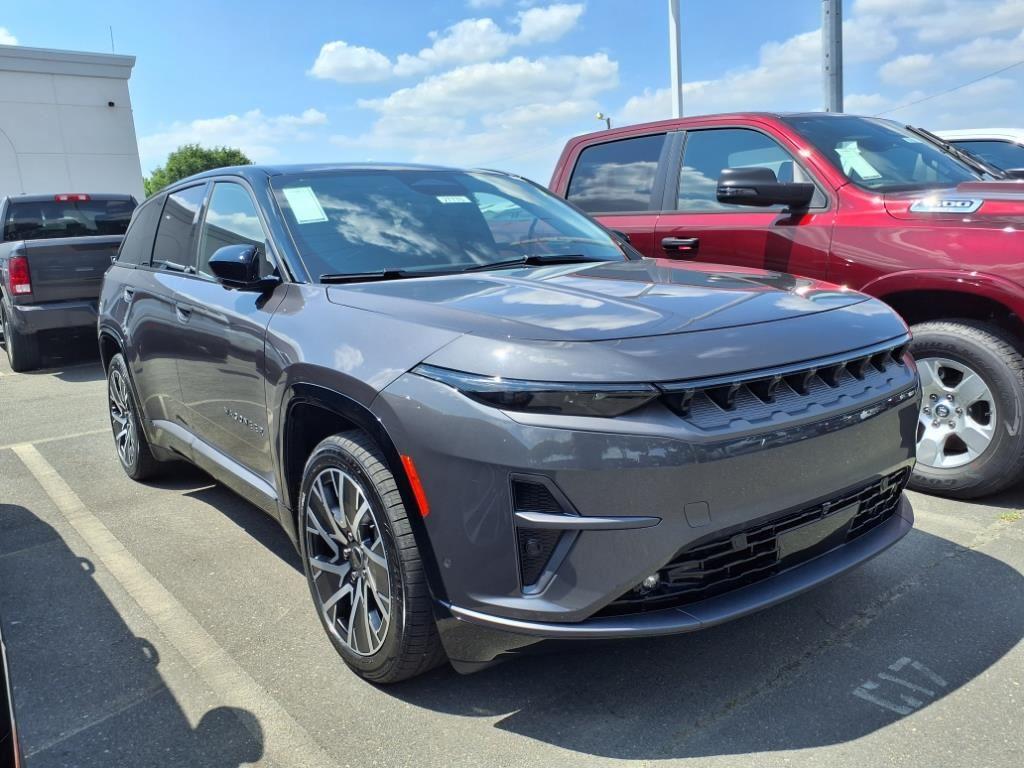 2025 Jeep Wagoneer S Limited photo 3