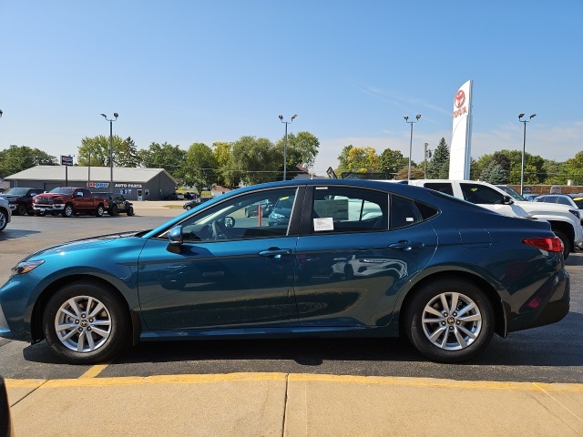 2026 Toyota Camry LE photo 4