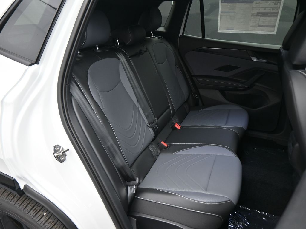 2025 Volkswagen Tiguan SE R-Line Black photo 42