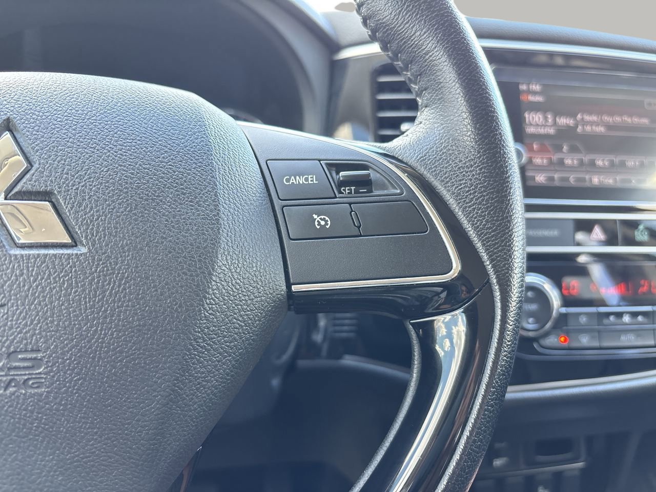 2019 Mitsubishi Outlander SEL photo 25
