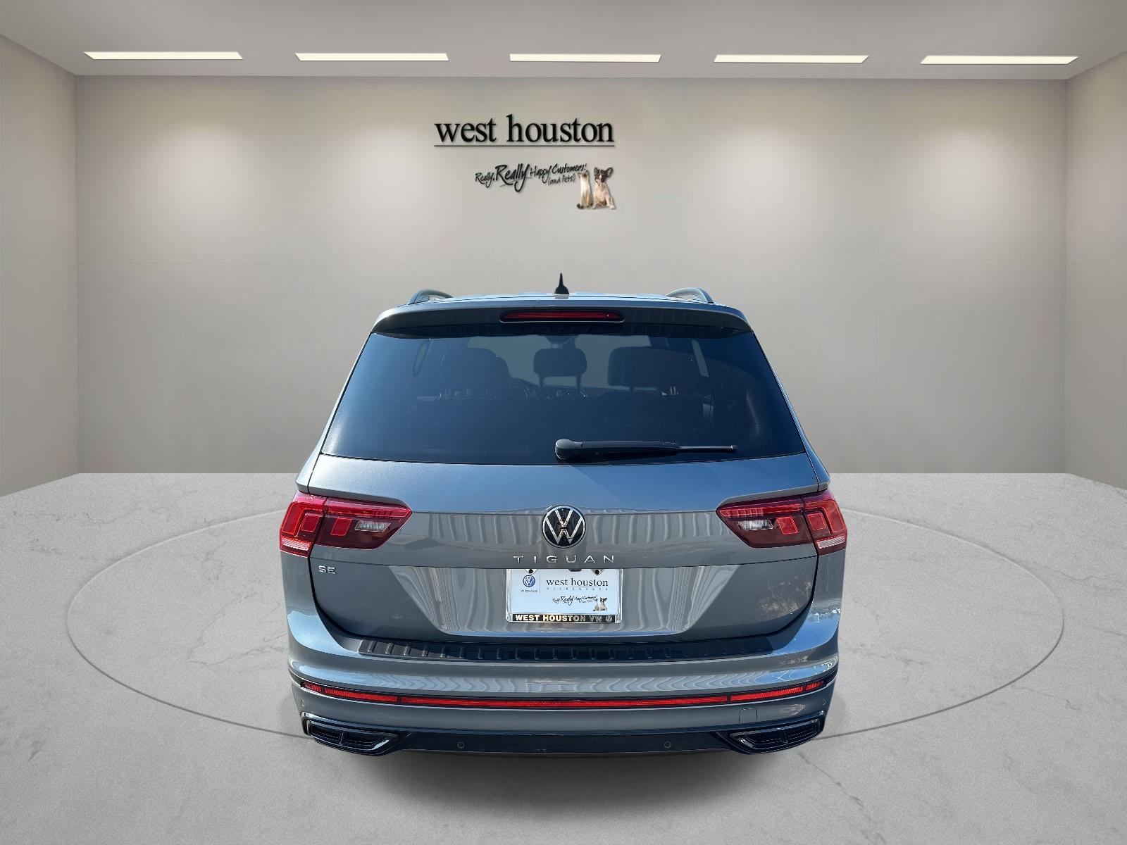 2023 Volkswagen Tiguan Black SE R-Line photo 5