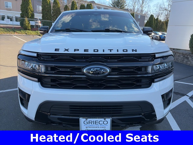 2023 Ford Expedition Limited photo 3