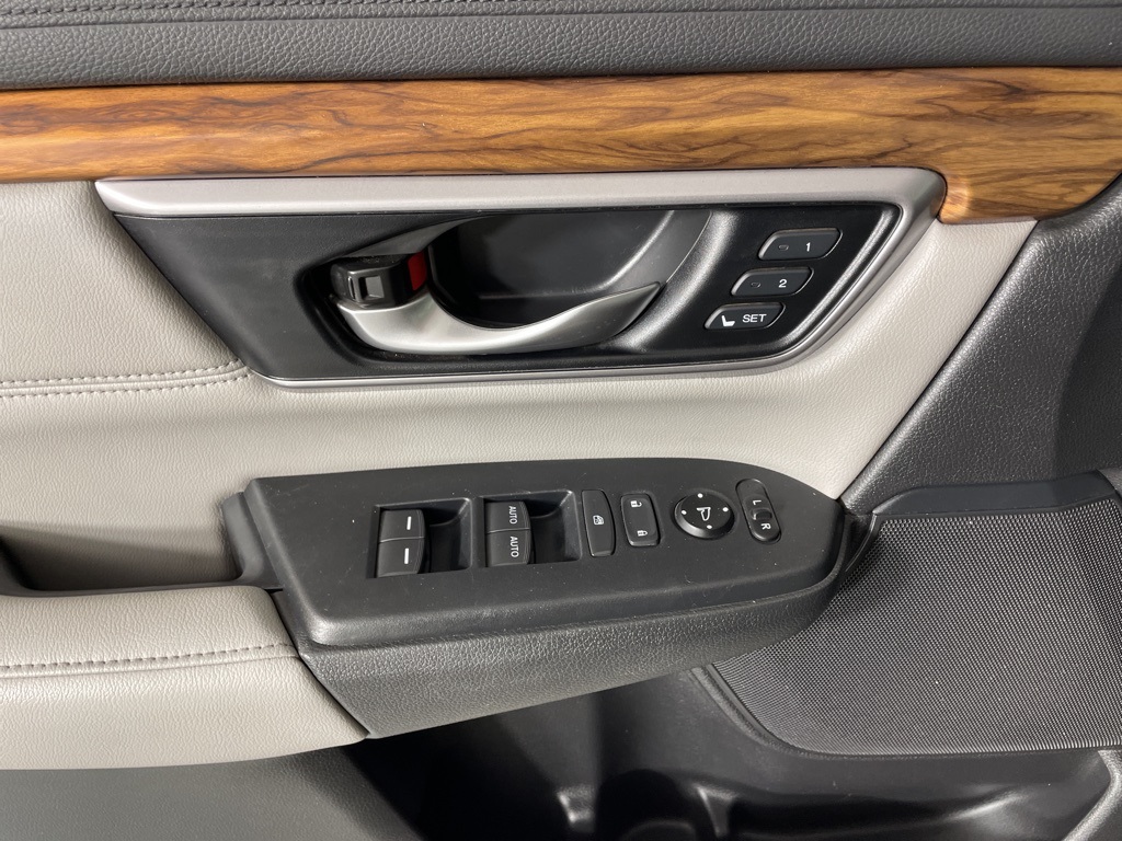 2018 Honda CR-V Touring photo 19