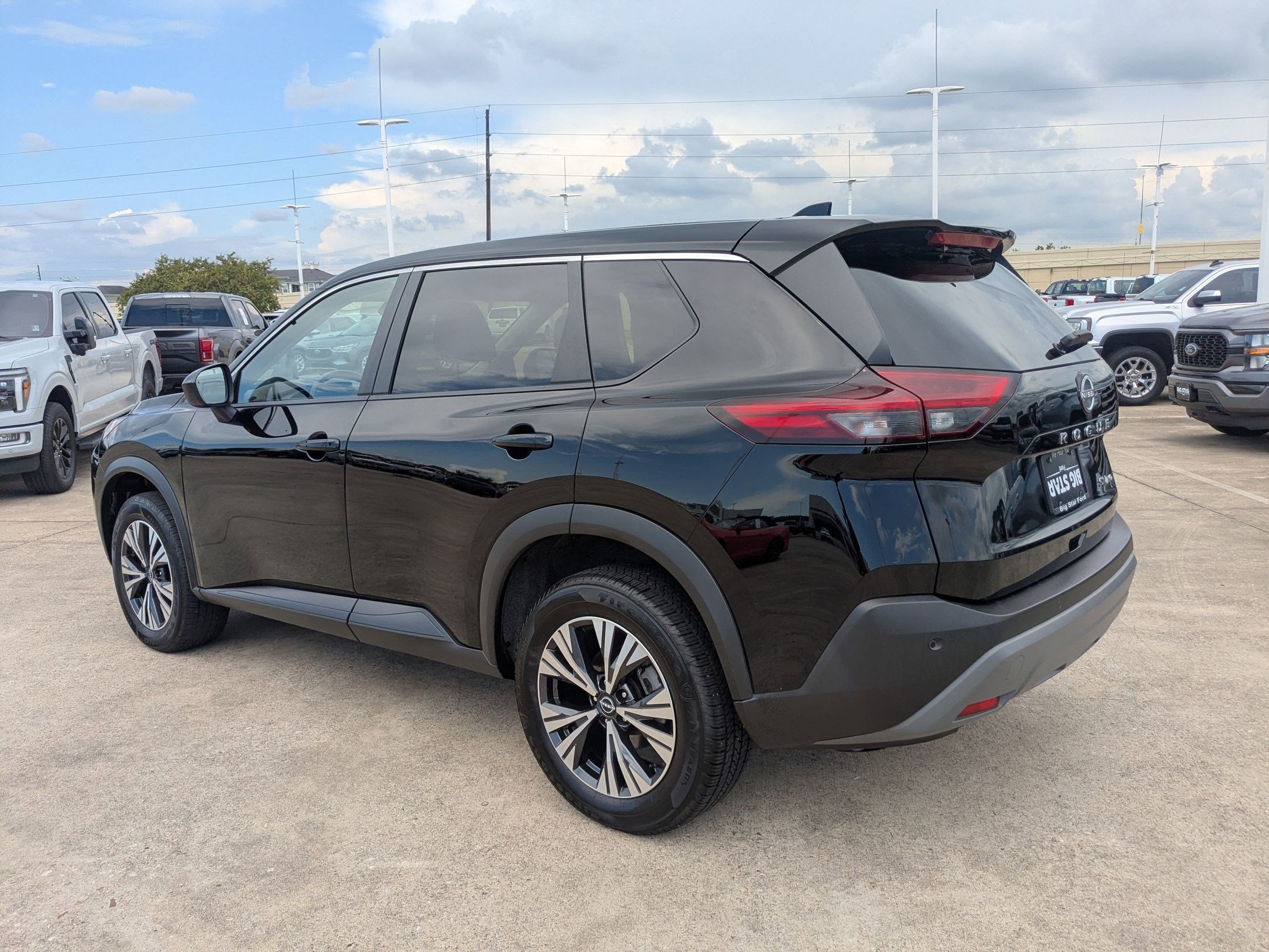 2023 Nissan Rogue SV photo 5