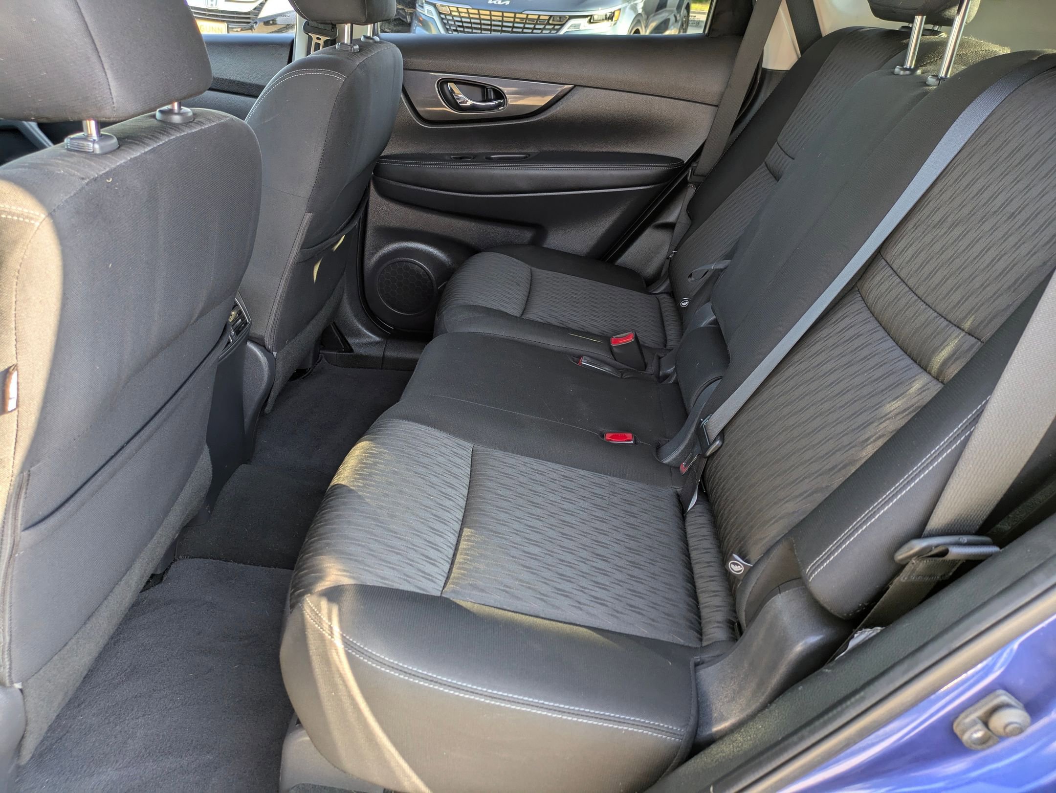 2020 Nissan Rogue SV photo 13