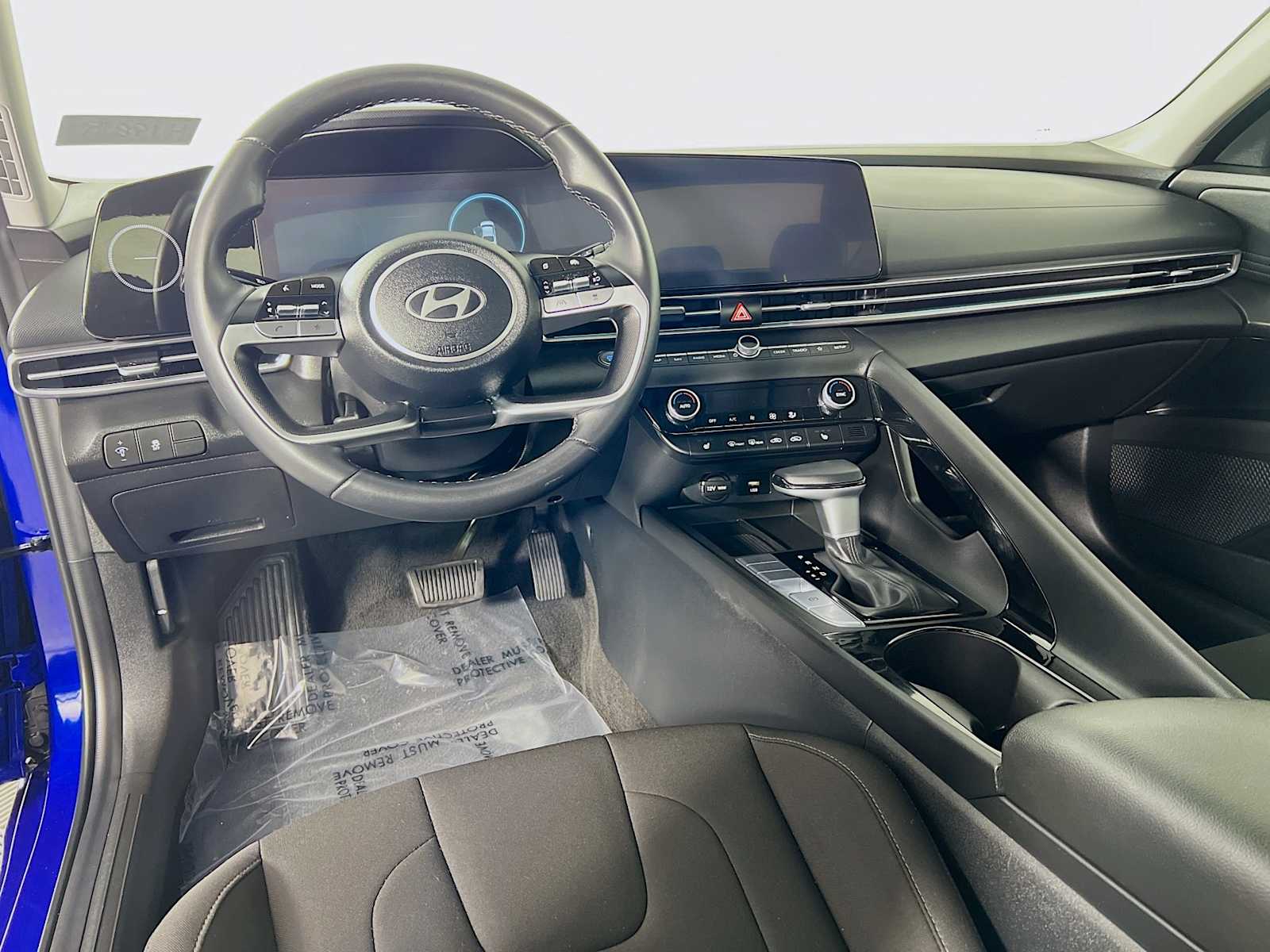 2024 Hyundai Elantra SEL Convenience photo 9