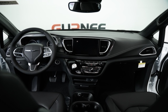 2026 Chrysler Pacifica photo 29