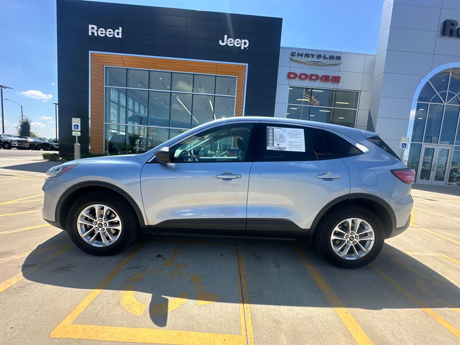 Used 2022 Ford Escape SE with VIN 1FMCU9G68NUB69338 for sale in Kansas City