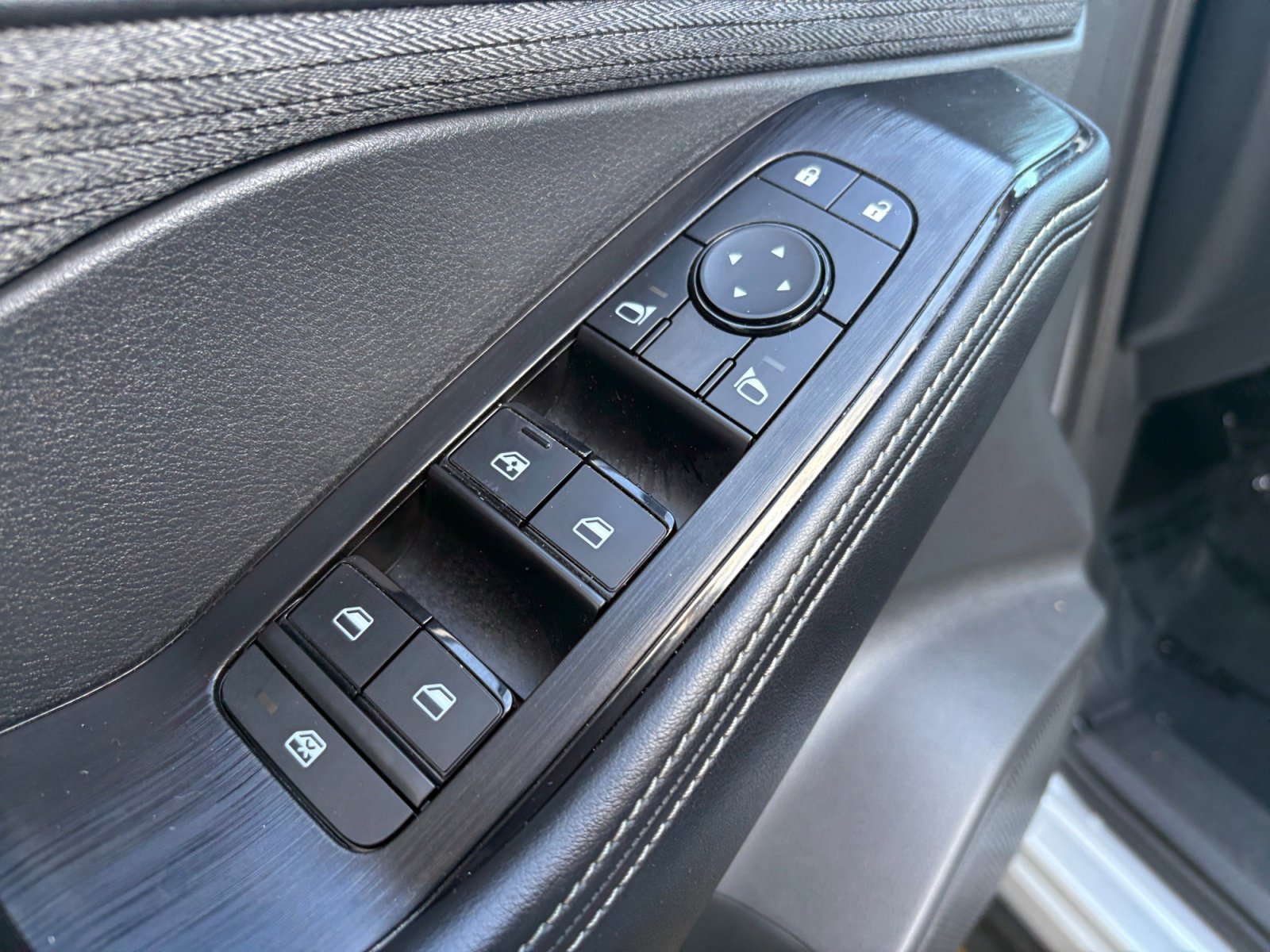 2021 Nissan Rogue SV photo 27