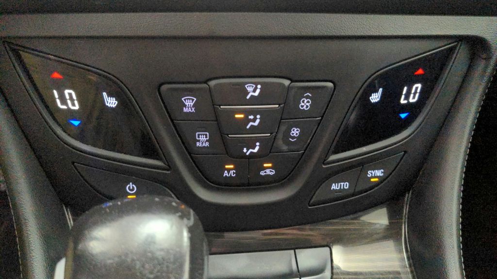 2020 Buick Envision Essence photo 20