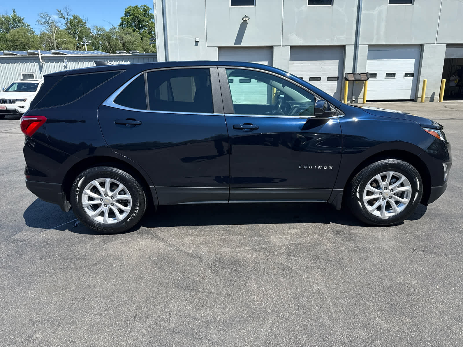 2021 Chevrolet Equinox LT photo 2