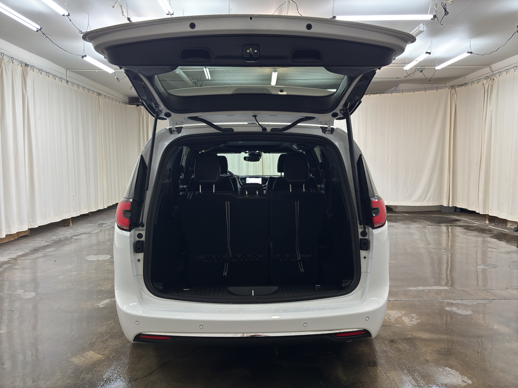 2026 Chrysler Pacifica photo 7
