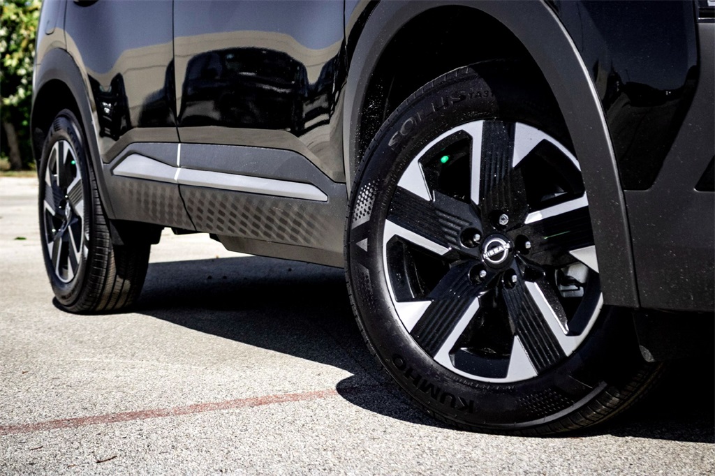 2025 Nissan Kicks SV photo 2