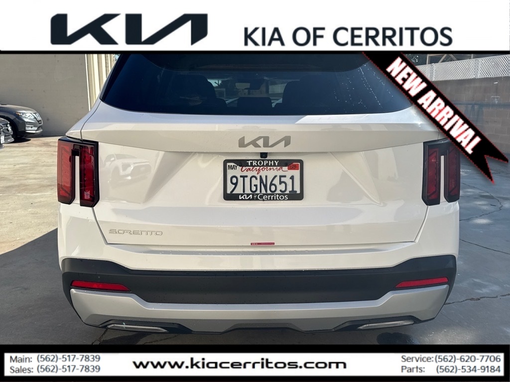 2025 Kia Sorento LX photo 4