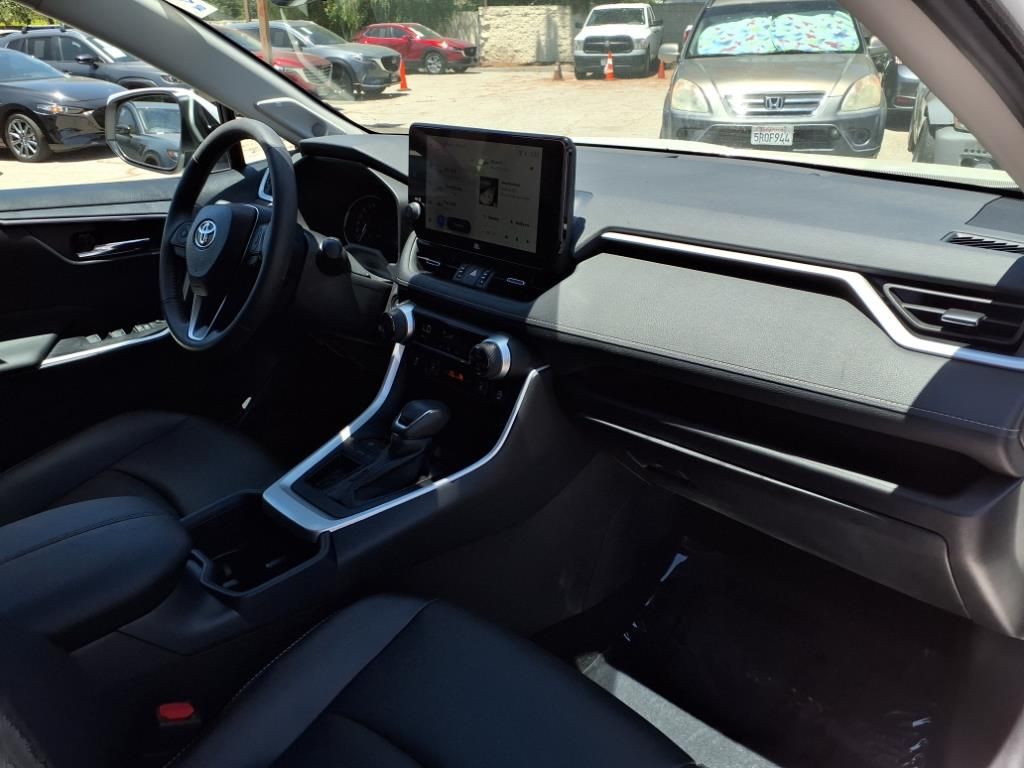 2024 Toyota RAV4 XLE Premium photo 23