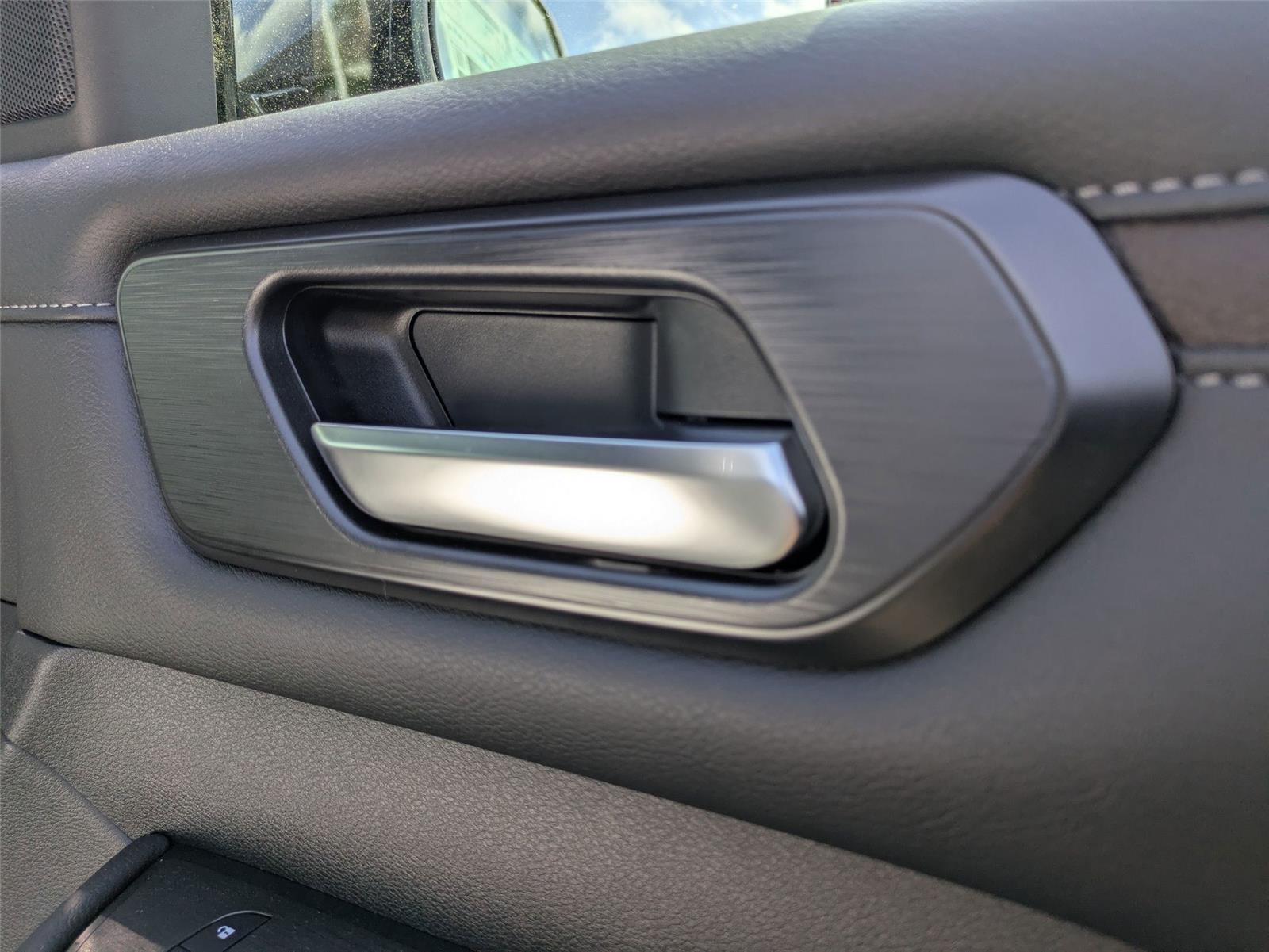 2025 Nissan Armada SL photo 32