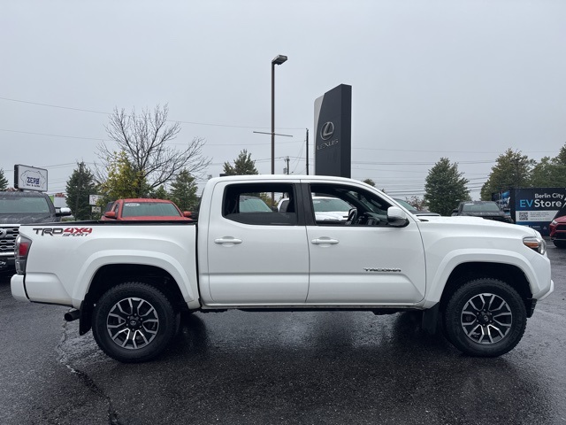 2021 Toyota Tacoma TRD Sport photo 2