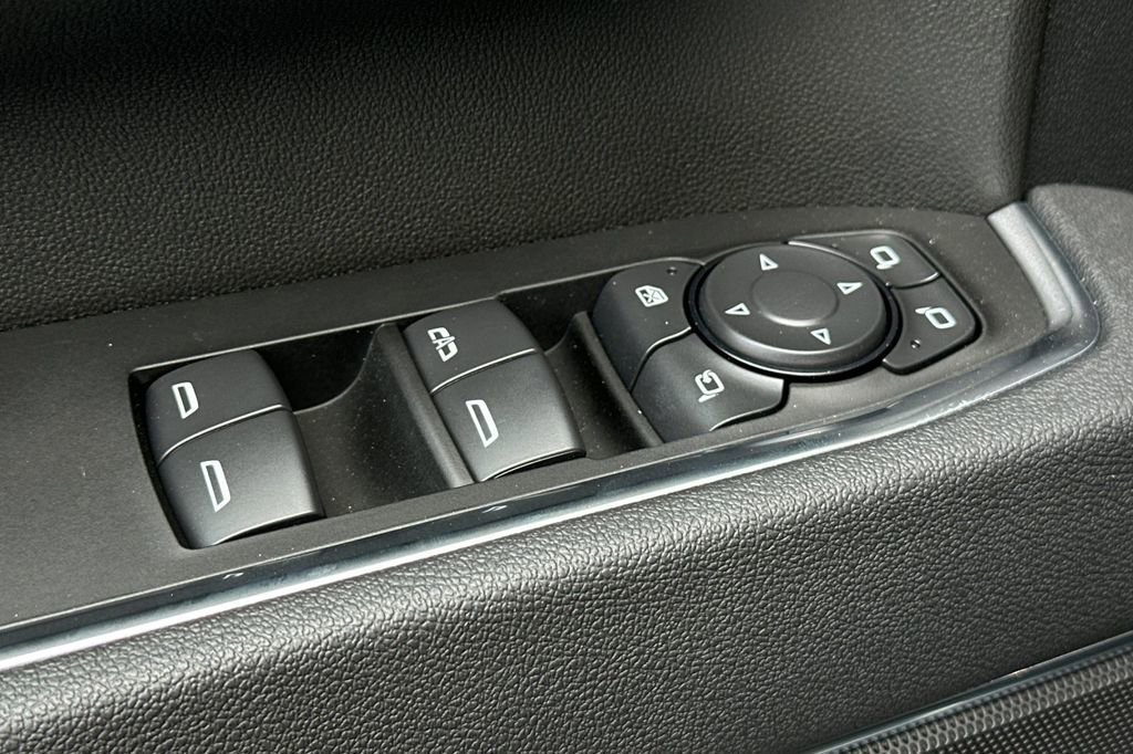2025 Chevrolet Silverado 2500HD LT photo 11