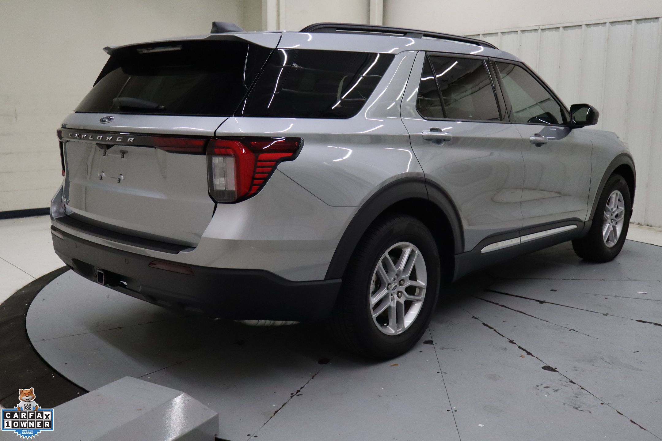2025 Ford Explorer photo 3
