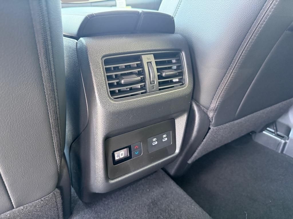 2025 Nissan Rogue SL photo 18