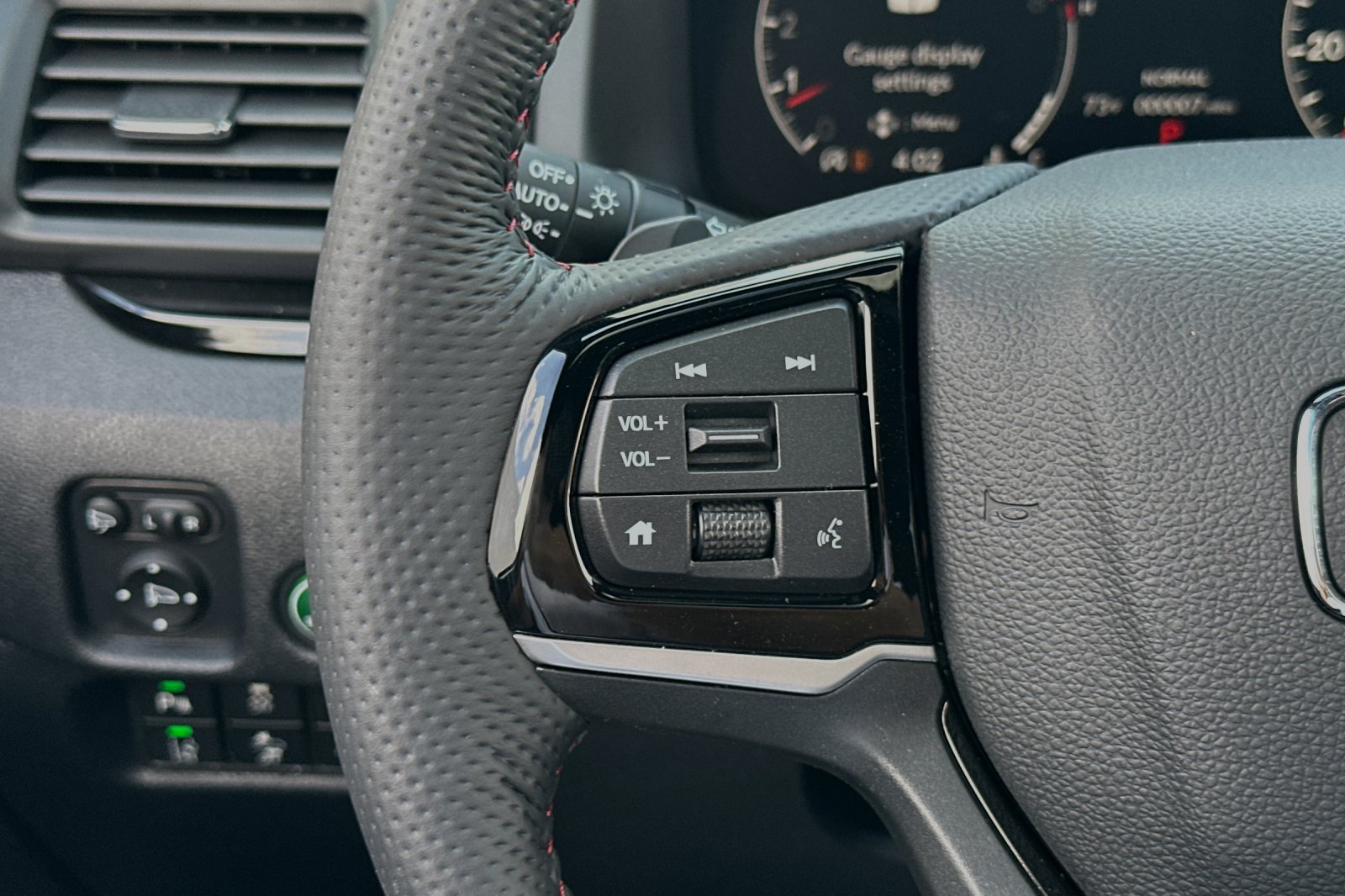 2025 Honda Ridgeline Black Edition photo 24