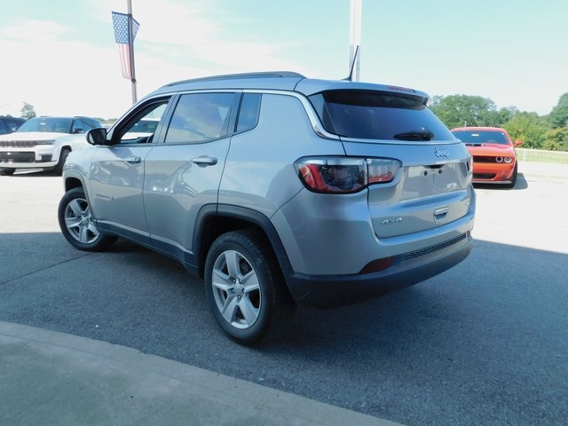 2022 Jeep Compass Latitude photo 2