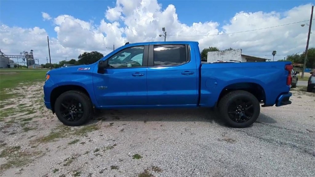 2025 Chevrolet Silverado 1500 RST photo 2