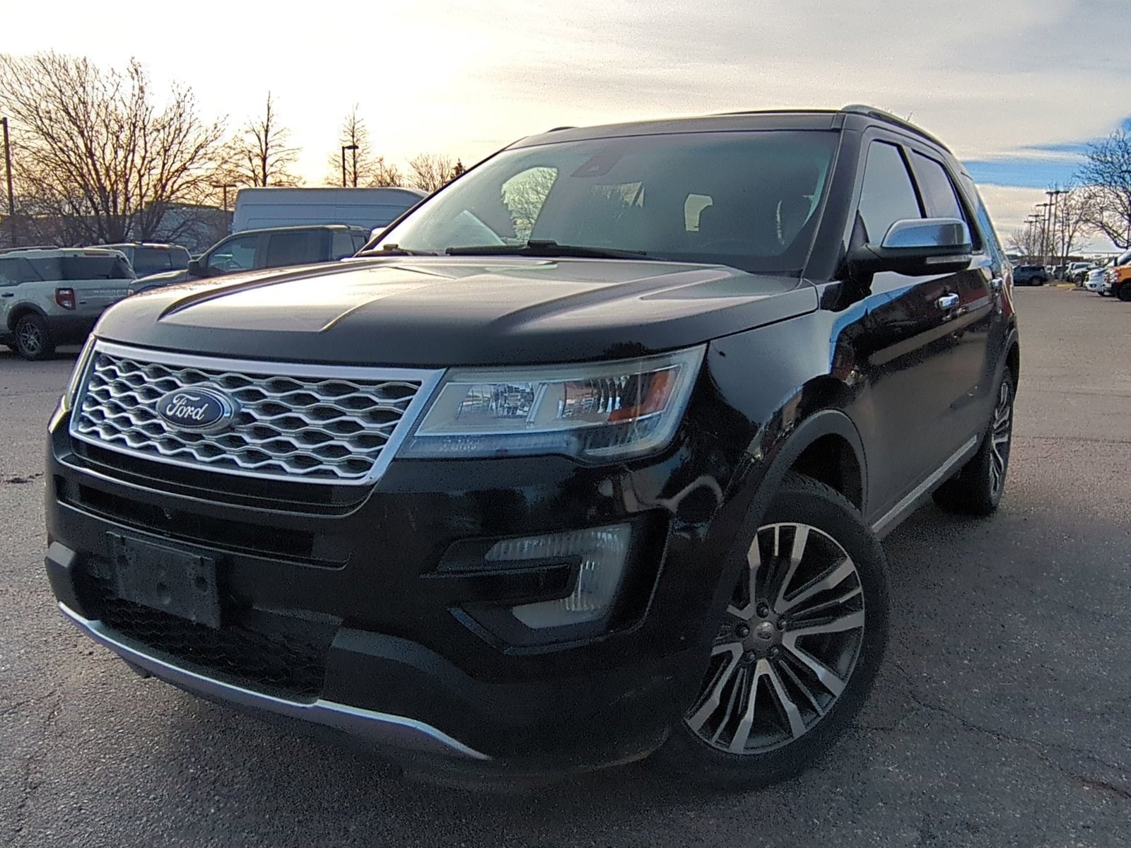 2016 Ford Explorer Platinum's photo