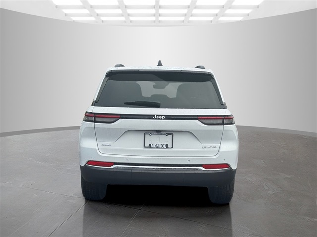 2025 Jeep Grand Cherokee Limited photo 3