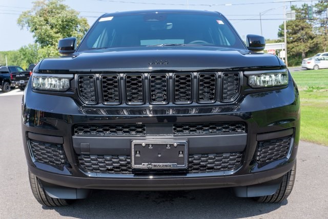 2025 Jeep Grand Cherokee Altitude X photo 2