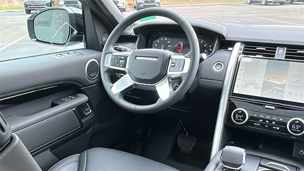 2025 Land Rover Discovery S photo 25