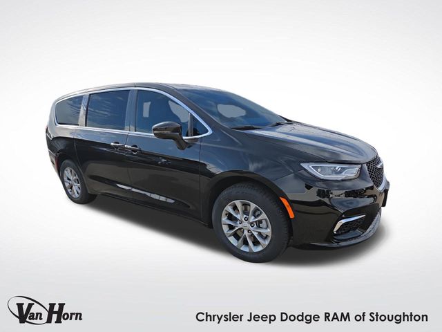 2026 Chrysler Pacifica Limited's photo