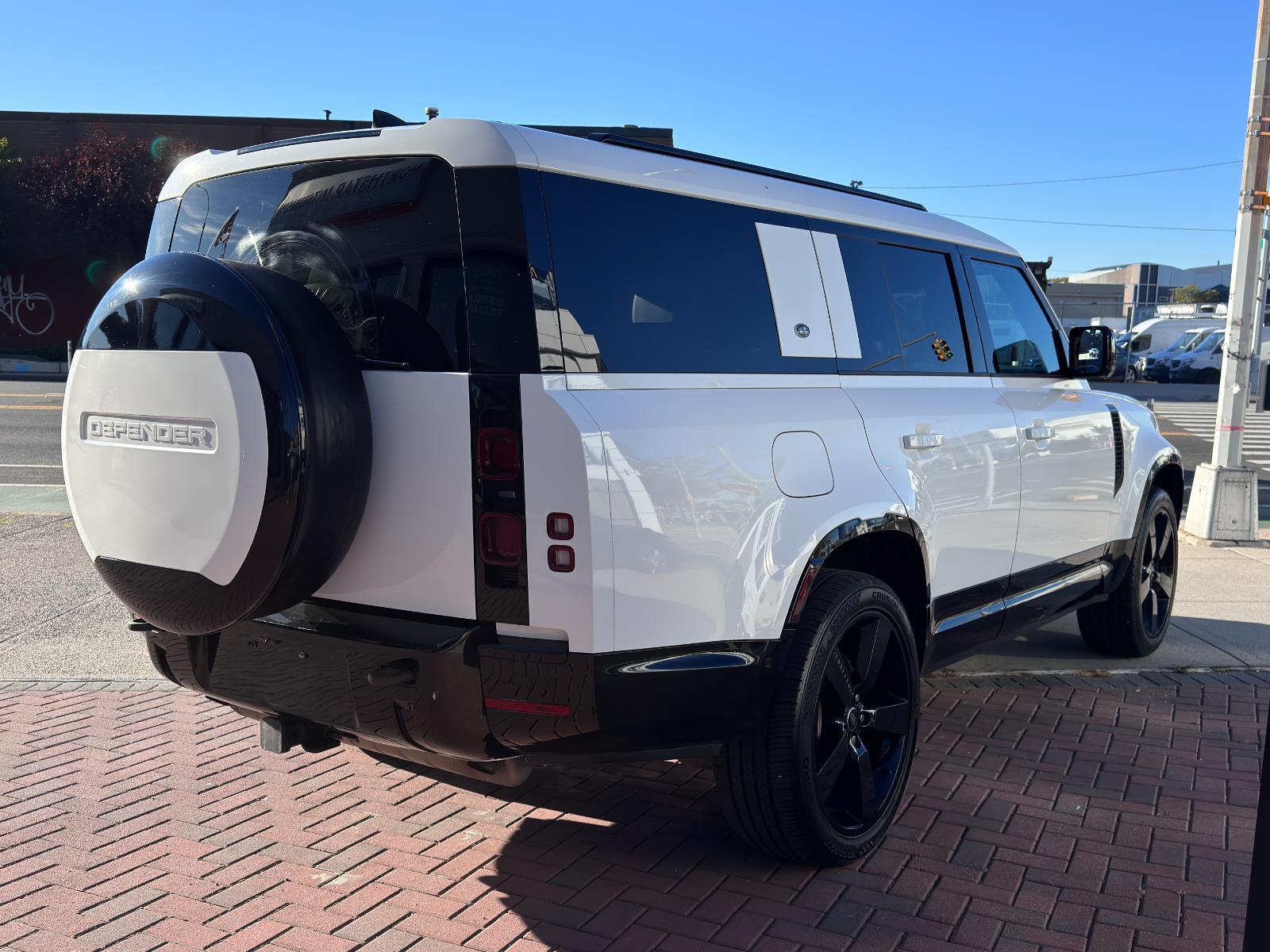 2024 Land Rover Defender X-Dynamic SE photo 3