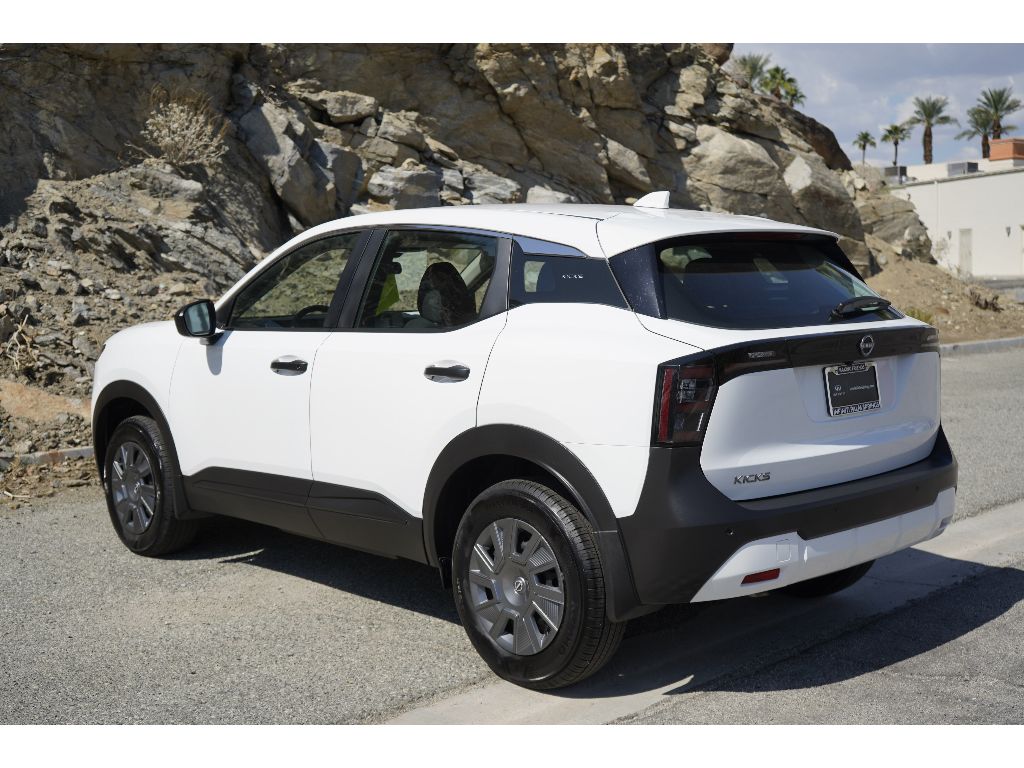 2025 Nissan Kicks S photo 5