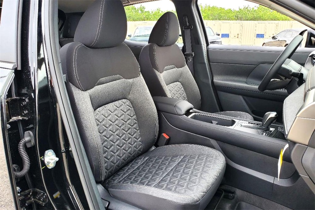 2025 Nissan Kicks SV photo 14