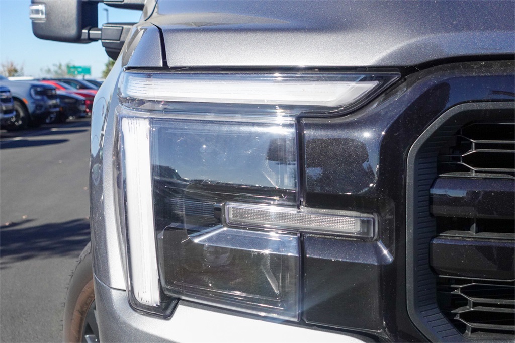 2025 Ford F-150 Lariat photo 4