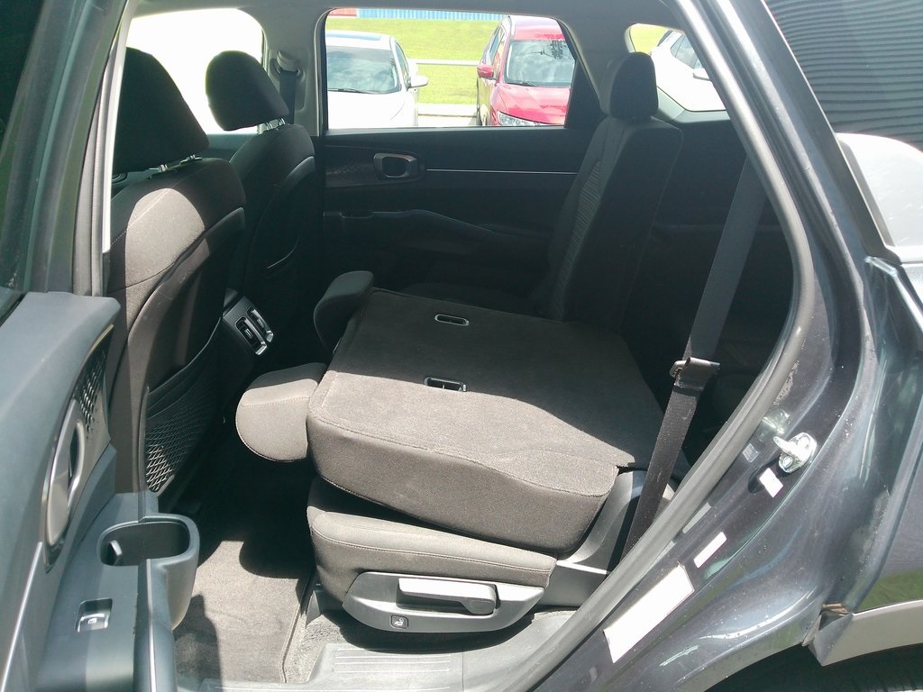 2023 Kia Sorento LX photo 22