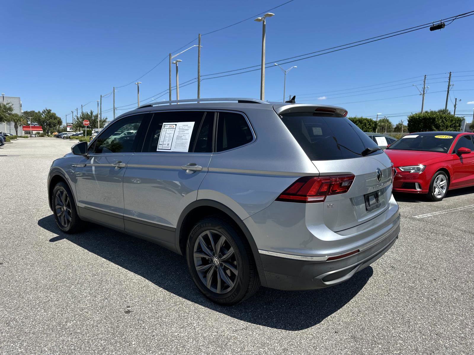 2022 Volkswagen Tiguan SE photo 3