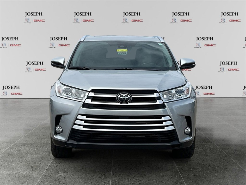 2019 Toyota Highlander SE photo 3