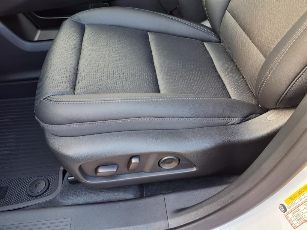 2026 Chevrolet Equinox LT photo 7