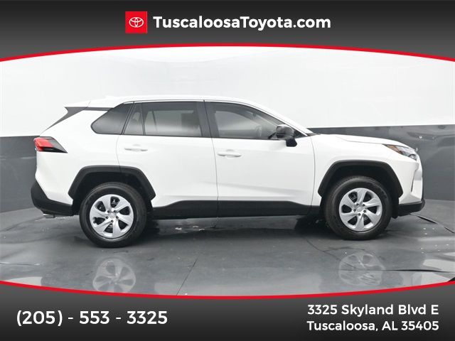 2025 Toyota RAV4 LE's photo